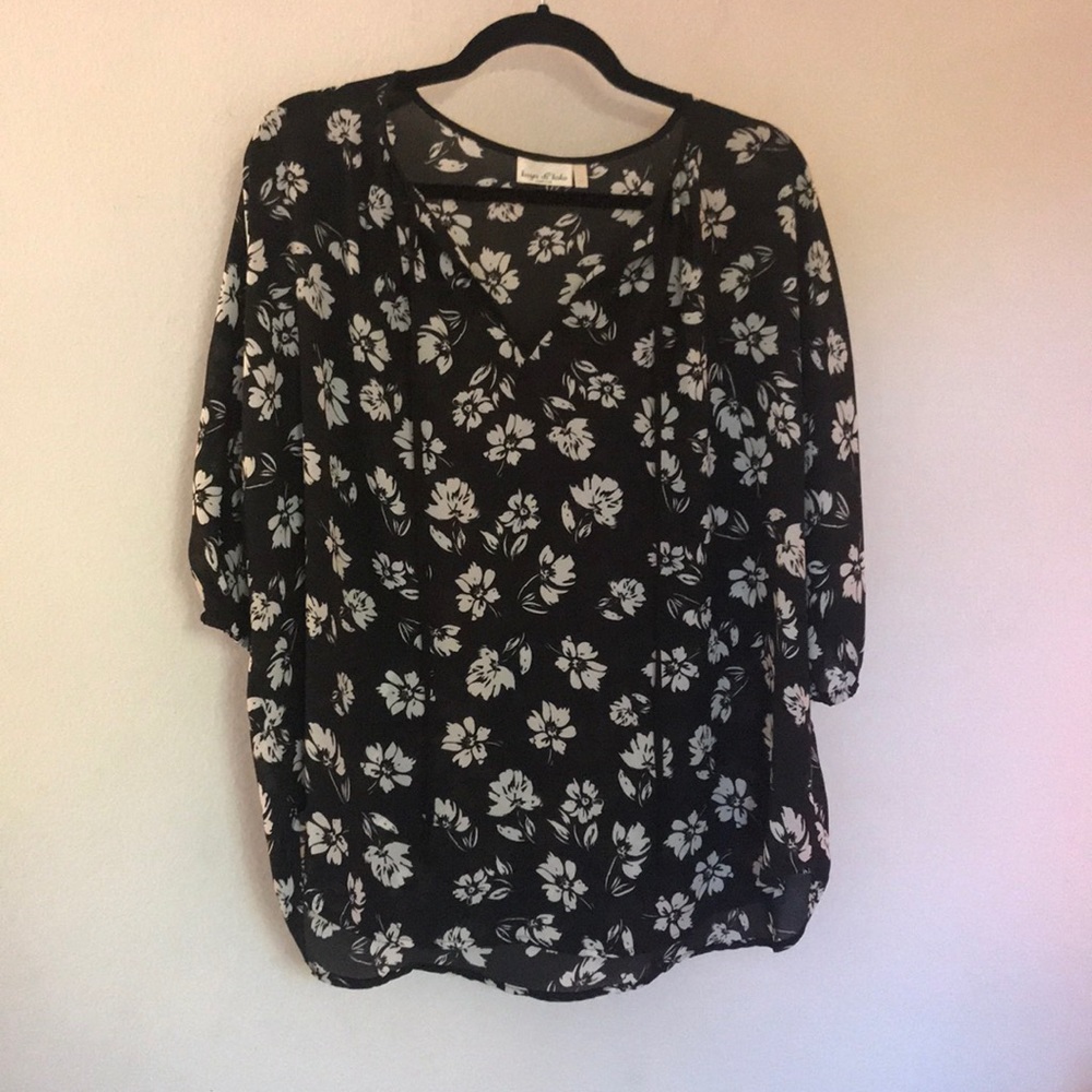 Cute Loose Fitting Floral Blouse